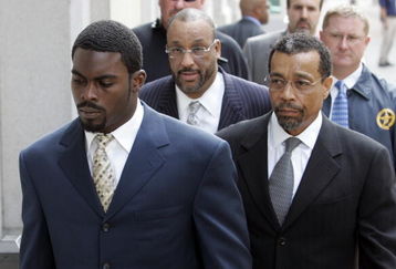 RICHMOND, VA - AUGUST 27:  Atlanta Falcons quarterback Michael Vick (R) arrives at federal court with attorney Billy Martin (R) August 27, 2007 in Richmond, Viriginia. Vick pleaded guilty to a federal dogfighting charge.  (Photo by Steve Helber-Pool/Getty Images)