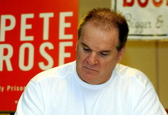 RIDGEWOOD, NJ - JANUARY 8:  Baseball great Pete Rose autographs his new book 'Pete Rose  My Prison Without Bars' during his appearance at Bookends bookstore January 8, 2004 in Ridgewood, New Jersey.  (Photo by Stephen Chernin/Getty Images)