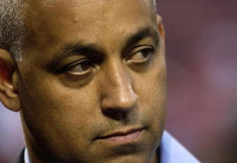 ST LOUIS - OCTOBER 17:  General manager Omar Minaya of the New York Mets stands on the field before game five of the NLCS against the St. Louis Cardinals at Busch Stadium on October 17, 2006 in St. Louis, Missouri.  (Photo by Michael Heiman/Getty Images)