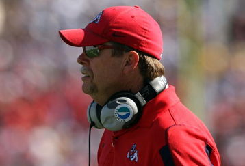 PASADENA, CA - SEPTEMBER 27:  Head coach Pat Hill of the Frenso State Bulldogs looks at the field during the game against the UCLA Bruins on September 27, 2008 at the Rose Bowl in Pasadena, California.  (Photo by Stephen Dunn/Getty Images)
