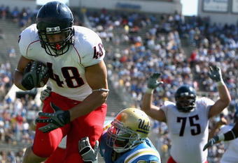 PASADENA, CA - SEPTEMBER 20:  Tight end Rob Gronkowski #48 of the Arizona Wildcats scores on a 4 yard touchdown reception past Bret Lockett #4 of the UCLA Bruins during the fourth quarter of the college football game at the Rose Bowl on September 20, 2008 in Pasadena, California. The Wildcats defeated the Bruins 31-10.   (Photo by Christian Petersen/Getty Images)