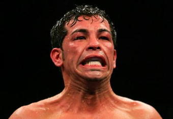 ATLANTIC CITY, NJ - JANUARY 28:  Arturo Gatti prepares for another round with Thomas Damgaard in the IBA Welterweight Championship fight at Caesars Atlantic City on January 28, 2006 in Atlantic City, New Jersey.  Gatti won the fight after referee Lindsay Page Jr. stopped the fight at 2:54 in the 11th round.  (Photo by Al Bello/Getty Images)