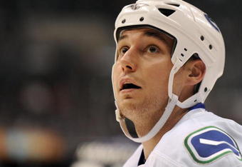 LOS ANGELES, CA - OCTOBER 30:  Portrait of Kyle Wellwood #42 of the Vancouver Canucks against the Los Angeles Kings during the game at the Staples Center on October 30, 2008 in Los Angeles, California.  (Photo by Harry How/Getty Images)