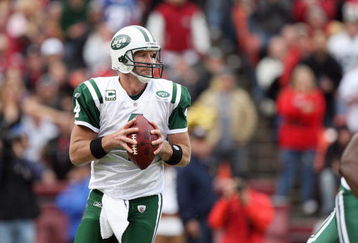SAN FRANCISCO - DECEMBER 07:  Quarterback Brett Favre #4 of the New York Jets drops back to pass the ball against the San Francisco 49ers during an NFL game on December 7, 2008 at Candlestick Park in San Francisco, California. (Photo by Jed Jacobsohn/Getty Images)