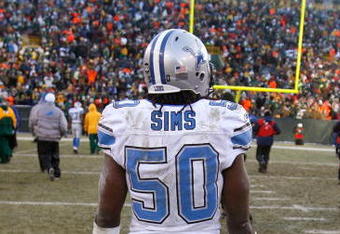 GREEN BAY, WI - DECEMBER 28: Ernie Sims #50 of the Detroit Lions leaves the field after a loss to the Green Bay Packers on December 28, 2008 at Lambeau Field in Green Bay, Wisconsin. The Packers defeated the Lions 31-21. (Photo by Jonathan Daniel/Getty Images)