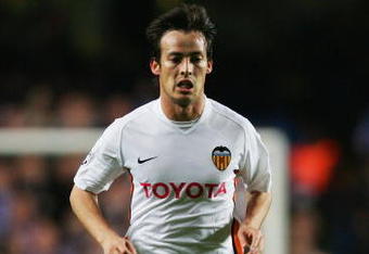LONDON - APRIL 04:  David Silva of Valencia runs with the ball during the UEFA Champions League quarter final, first leg match between Chelsea and Valencia at Stamford Bridge on April 4, 2007 in London, England.  (Photo by Richard Heathcote/Getty Images)