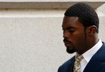 RICHMOND, VA - AUGUST 27:  Atlanta Falcons quarterback Michael Vick arrives at federal court August 27, 2007 in Richmond, Virginia. The football star was expected to plead guilty to a federal dogfighting conspiracy charge. The NFL has suspended Vick indefinitely.   (Photo by Win McNamee/Getty Images)