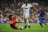 MADRID, SPAIN - APRIL 21: Klaas Jan Huntelaar of Real Madrid tries to get past  Vladimir Stojkovic of Getafe during the La Liga match between Real Madrid and Getafe at the Santiago Bernabeu stadium on April 21,  2009 in Madrid Spain.  (Photo by Denis Doyle/Getty Images)