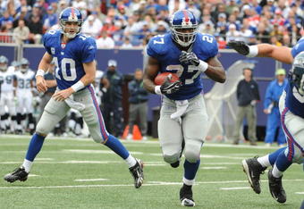 EAST RUTHERFORD, NJ - OCTOBER 05:  Brandon Jacobs #27 of the New York Giants scores a touchdown in the first quarter against the Seattle Seahawks as Eli Manning #10 watches during their game on October 5, 2008 at Giants Stadium in East Rutherford, New Jersey.  (Photo by Al Bello/Getty Images)
