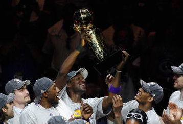 ORLANDO, FL - JUNE 14:  Lamar Odom #7 of the Los Angeles Lakers holds up the Larry O'Brien trophy after the Lakers defeated the Orlando Magic 99-86 in Game Five of the 2009 NBA Finals on June 14, 2009 at Amway Arena in Orlando, Florida.  NOTE TO USER:  User expressly acknowledges and agrees that, by downloading and or using this photograph, User is consenting to the terms and conditions of the Getty Images License Agreement.
