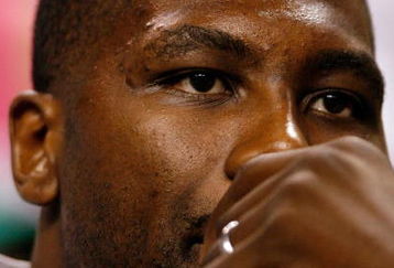 BOSTON - JUNE 08:  Elton Brand of the Los Angeles Clippers watches Game Two of the 2008 NBA Finals between the Los Angeles Lakers and the Boston Celtics on June 8, 2008 at TD Banknorth Garden in Boston, Massachusetts. NOTE TO USER: User expressly acknowledges and agrees that, by downloading and/or using this Photograph, user is consenting to the terms and conditions of the Getty Images License Agreement.  (Photo by Kevin C. Cox/Getty Images)