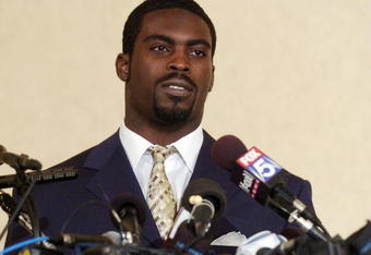 RICHMOND, VA - AUGUST 27:  Atlanta Falcons quarterback Michael Vick makes a statement to reporters at the Omni Richmond Hotel after agreeing to a guilty plea on charges stemming from his involvement in a dogfighting ring August 27, 2007, in Richmond, Virginia.  (Photo by Jonathan Ernst/Getty Images)