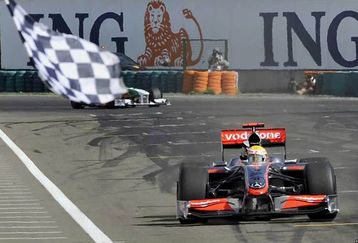 Hamilton_hungary_2009_feature