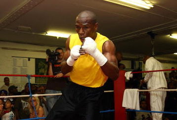 LONDON, ENGLAND - MAY 22:  Boxing superstar Floyd Mayweather in his first open workout since coming out of retirement, as he prepares for his fight against Juan Manuel Marquez of Mexico, at Peacock Gym on May 22, 2009 in London, England.  The fight's due to take place on July 18, 2009 at the MGM Grand in Las Vegas, Nevada. (Photo by Julian Finney/Getty Images)
