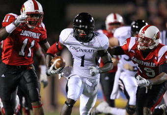 LOUISVILLE, KY - NOVEMBER 14: Mardy Gilyard # 1 of the Cincinnati Bearcats runs for a touchdown during the Big East Conference game against the Louisville Cardinals on November 14, 2008 at  Papa John's Stadium in Louisville, Kentucky.  (Photo by Andy Lyons/Getty Images)