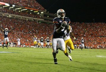 AUBURN, AL - SEPTEMBER 20: Wide receiver Robert Dunn #3 of the Auburn Tigers pulls down a touchdown pass over safety Danny McCray #44 of the LSU Tigers at Jordan-Hare Stadium on September 20, 2008 in Auburn, Alabama. LSU defeated Auburn 26-21. (Photo by Doug Benc/Getty Images)
