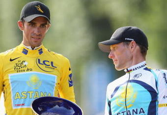 PARIS - JULY 26:  Yellow Jersey holder and race winner Alberto Contador (L) of Spain and Astana holds  the trophy as Lance Armstrong of the USA and Astana looks on after Stage Twenty One of the Tour de France on July 26, 2009 in Paris, France.  (Photo by Bryn Lennon/Getty Images)