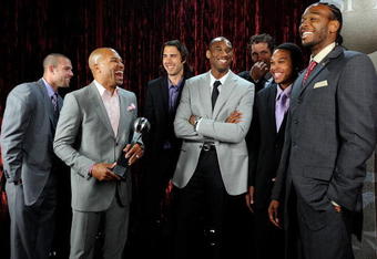 LOS ANGELES, CA - JULY 15:  ***EXCLUSIVE***  Musician Stevie Winder (C) poses with (L-R) Los Angeles Lakers Jordan Farmar, Derek Fisher, Sasha Vujacic, Kobe Bryant, Luke Walton, Shannon Brown, and Josh Powell during the 2009 ESPY awards held at Nokia Theatre LA Live on July 15, 2009 in Los Angeles, California. The 17th annual ESPYs will air on Sunday, July 19 at 9PM ET on ESPN.  (Photo by Kevork Djansezian/Getty Images for ESPY)