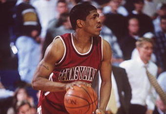 13 Dec 1994: JEROME ALLEN OF THE UNIVERSITY OF PENNSYLVANIA DRIBBLES DOWNCOURT DURING THE 62-60 WIN OVER MICHIGAN AT CRISLER ARENA IN ANN ARBOR, MICHIGAN.