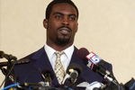 RICHMOND, VA - AUGUST 27:  Atlanta Falcons quarterback Michael Vick makes a statement to reporters at the Omni Richmond Hotel after agreeing to a guilty plea on charges stemming from his involvement in a dogfighting ring August 27, 2007, in Richmond, Virginia.  (Photo by Jonathan Ernst/Getty Images)