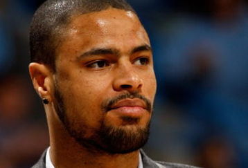 NEW ORLEANS - FEBRUARY 06:  Tyson Chandler #6 of the New Orleans Hornets looks on during the game against the Toronto Raptors on February 6, 2009 in New Orleans, Louisiana.  NOTE TO USER: User expressly acknowledges and agrees that, by downloading and/or using this Photograph, user is consenting to the terms and conditions of the Getty Images License Agreement.  (Photo by Chris Graythen/Getty Images)