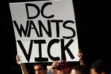 ASHBURN, VA - JULY 30:  Washington Redskins fans show their support for quarterback Michael Vick during opening day of training camp July 30, 2009 in Ashburn, Virginia.  (Photo by Win McNamee/Getty Images)