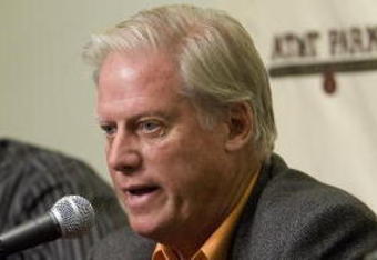 SAN FRANCISCO - SEPTEMBER 21:   San Francisco Giants Senior Vice President and General Manager Brian Sabean (L) and President and Managing General Partner Peter Magowan at a press conference announcing the Giants will not bring Barry Bonds back for the Giants 2008 season September 21, 2007 in San Francisco, California. Barry Bonds played for 15 years with the Giants and became the all-time home run leader after breaking Hank Aaron's record this year. Bonds made no indication in his statement on his website that he would be retiring.  (Photo by David Paul Morris/Getty Images)