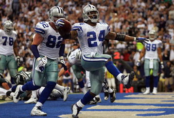 DALLAS - SEPTEMBER 15:  Running back Marion Barber #24 of the Dallas Cowboys celebrates a touchdown with Jason Witten #82 against the Philadelphia Eagles in the fourth quarter at Texas Stadium on September 15, 2008 in Irving, Texas.  (Photo by Ronald Martinez/Getty Images)