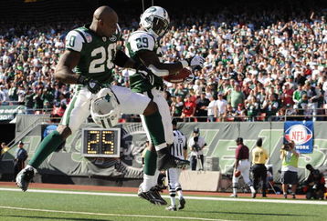 EAST RUTHERFORD, NJ - OCTOBER 26:  Leon Washington #29 of the New York Jets celebrates with Thomas Jones #20 after scoring a touchdown against the Kansas City Chiefs in the second quarter of their game on October 26, 2008 at Giants Stadium in East Rutherford, New Jersey.  (Photo by Al Bello/Getty Images)