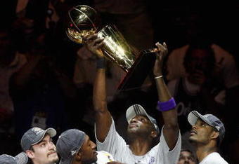 ORLANDO, FL - JUNE 14:  Lamar Odom #7 of the Los Angeles Lakers holds up the Larry O'Brien trophy after the Lakers defeated the Orlando Magic 99-86 in Game Five of the 2009 NBA Finals on June 14, 2009 at Amway Arena in Orlando, Florida.  NOTE TO USER:  User expressly acknowledges and agrees that, by downloading and or using this photograph, User is consenting to the terms and conditions of the Getty Images License Agreement.