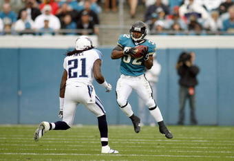 JACKSONVILLE, FL - NOVEMBER 05: Maurice Jones -Drew #32 of the Jacksonville Jaguars makes a catch during the game against Reynaldo Hill #21 of the Tennessee Titans on November 5, 2006 at Alltel Stadium in Jacksonville, Florida. (Photo by Marc Serota/Getty Images)