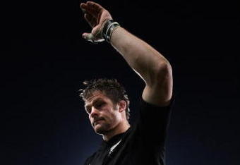 BLOEMFONTEIN, SOUTH AFRICA - JULY 25:  Richie McCaw, the All Black captain looks dejected as he leaves the field after their defeat during the 2009 Tri Nations match between South Africa and the New Zealand All Blacks at Vodacom Park on July 25, 2009 in Bloemfontein, South Africa.  (Photo by David Rogers/Getty Images)