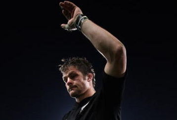 BLOEMFONTEIN, SOUTH AFRICA - JULY 25:  Richie McCaw, the All Black captain looks dejected as he leaves the field after their defeat during the 2009 Tri Nations match between South Africa and the New Zealand All Blacks at Vodacom Park on July 25, 2009 in Bloemfontein, South Africa.  (Photo by David Rogers/Getty Images)