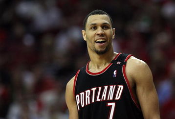 HOUSTON - APRIL 30:  Guard Brandon Roy #7 of the Portland Trail Blazers in Game Six of the Western Conference Quarterfinals during the 2009 NBA Playoffs at Toyota Center on April 30, 2009 in Houston, Texas. NOTE TO USER: User expressly acknowledges and agrees that, by downloading and or using this photograph, User is consenting to the terms and conditions of the Getty Images License Agreement.  (Photo by Ronald Martinez/Getty Images)