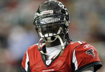ATLANTA - DECEMBER 24: Quarterback Michael Vick #7 of the Atlanta Falcons looks on during the game against the Carolina Panthers on December 24, 2006 at The Georgia Dome in Atlanta,Georgia. (Photo by Marc Serota/Getty Images)