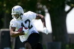 ALAMEDA, CA - MAY 08:  Darrius Heyward-Bey #12 of the Oakland Raiders runs drills during the Raiders minicamp at the team's permanent training facility on May 8, 2009 in Alameda, California.  (Photo by Ezra Shaw/Getty Images)