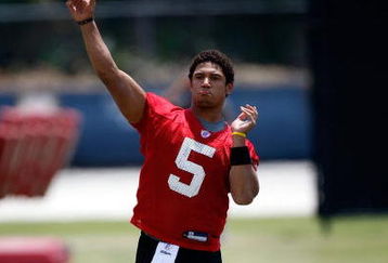 TAMPA, FL - MAY 01:  Quarterback Josh Freeman #5 of the Tampa Bay Buccaneers throws a pass during the Buccaneers Rookie Minicamp at One Buccaneer Place on May 1, 2009 in Tampa, Florida.  (Photo by J. Meric/Getty Images)