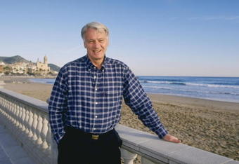 Nov 1996:  A portrait of Bobby Robson the ex-England manager now manager of the Spanish club side Barcelona. Pictured here on the beach front in Stiges near Barcelona, during a feature in Spain. Mandatory Credit: Ben Radford/Allsport