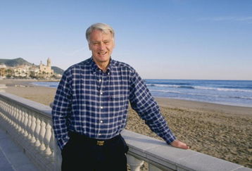 Nov 1996:  A portrait of Bobby Robson the ex-England manager now manager of the Spanish club side Barcelona. Pictured here on the beach front in Stiges near Barcelona, during a feature in Spain. Mandatory Credit: Ben Radford/Allsport