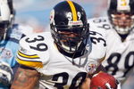 NASHVILLE, TN - DECEMBER 21:   Willie Parker #39 of the Pittsburgh Steelers carries the ball during the game against the Tennessee Titans on December 21, 2008 at LP Field in Nashville, Tennessee. (Photo by: Streeter Lecka/Getty Images)