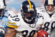 NASHVILLE, TN - DECEMBER 21:   Willie Parker #39 of the Pittsburgh Steelers carries the ball during the game against the Tennessee Titans on December 21, 2008 at LP Field in Nashville, Tennessee. (Photo by: Streeter Lecka/Getty Images)