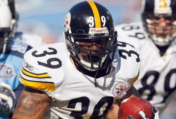NASHVILLE, TN - DECEMBER 21:   Willie Parker #39 of the Pittsburgh Steelers carries the ball during the game against the Tennessee Titans on December 21, 2008 at LP Field in Nashville, Tennessee. (Photo by: Streeter Lecka/Getty Images)