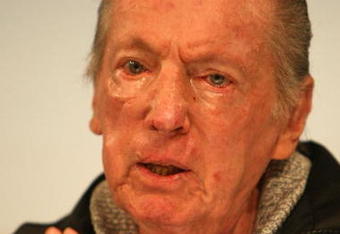 ALAMEDA, CA - SEPTEMBER 30:  Oakland Raiders owner Al Davis speaks during a press conference to announce the firing of head coach Lane Kiffin of the Oakland Raiders at thier training facility on Septemer 30, 2008 in Alameda, California.  (Photo by Jed Jacobsohn/Getty Images)