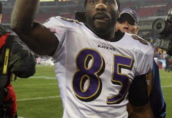 NASHVILLE, TN - JANUARY 10:  Wide receiver Derrick Mason #85 of the Baltimore Ravens walks off the field after defeating the Tennessee Titans 13-10 during the AFC Divisional Playoff Game on January 10, 2009 at LP Field in Nashville, Tennessee.  (Photo by Andy Lyons/Getty Images)
