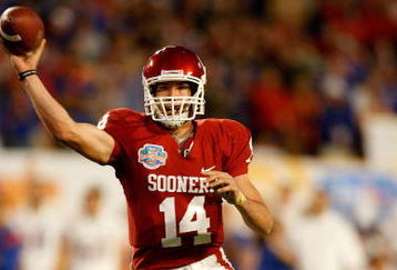 MIAMI - JANUARY 08:  Sam  Bradford #14 of the Oklahoma Sooners throws a passagainst the Florida Gators during the FedEx BCS National Championship game at Dolphin Stadium on January 8, 2009 in Miami, Florida.  (Photo by Marc Serota/Getty Images)