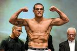 Vitor_weighs_in_at_affliction_crop_150x100