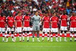 LONDON, ENGLAND - AUGUST 01:  Arsenal players line up on the pitch prior to kickoff for a few minutes applause in remembrance of Sir Bobby Robson during the Emirates Cup match between Arsenal and Athletico Madrid at the Emirates Stadium on August 1, 2009 in London, England.  (Photo by Phil Cole/Getty Images)