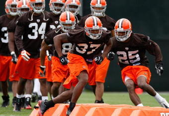BEREA, OH - MAY 02:  Don Carey #37 and Coye Francies #25 of the Cleveland Browns runs a drill during rookie mini camp at the Cleveland Browns Training and Administrative Complex on May 2, 2009 in Berea, Ohio.  (Photo by Gregory Shamus/Getty Images)