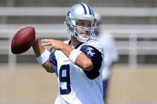 CARROLLTON, TX - JUNE 16:  Quarterback Tony Romo #9 of the Dallas Cowboys during mini camp at Standridge Stadium on June 16, 2009 in Carrollton, Texas.  (Photo by Ronald Martinez/Getty Images)