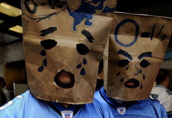 NEW YORK - APRIL 25:  Detroit Lions fans wait for admission to Radio City Music Hall for the 2009 NFL Draft on April 25, 2009 in New York City.  (Photo